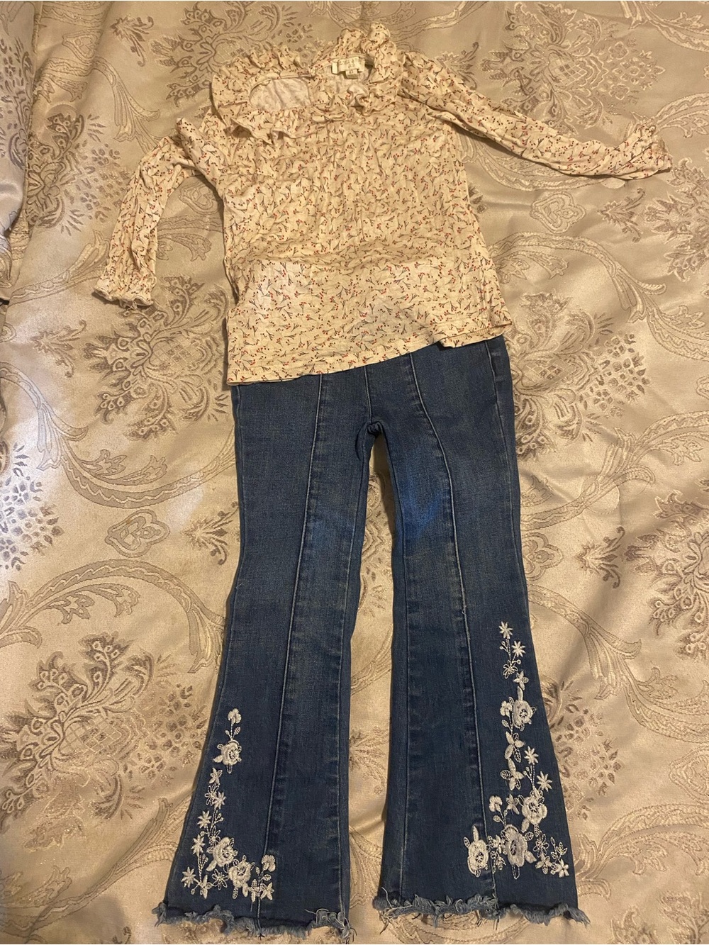 Chelsea & Violet Cream Floral Top with Dark Blue Jeans